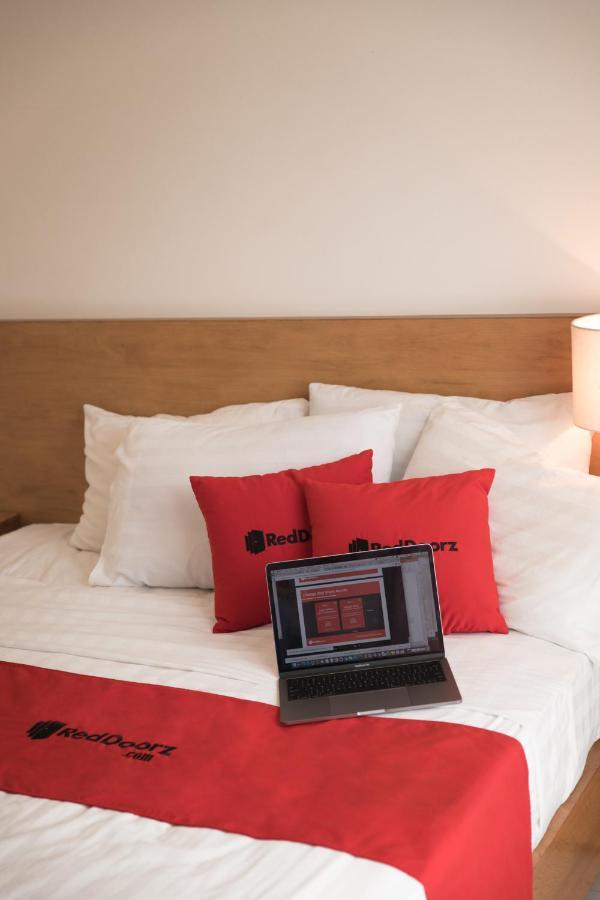 เรดดอร์ซ เนียร์ อีทาวน์ 4 Hotel โฮจิมินห์ซิตี้ ภายนอก รูปภาพ