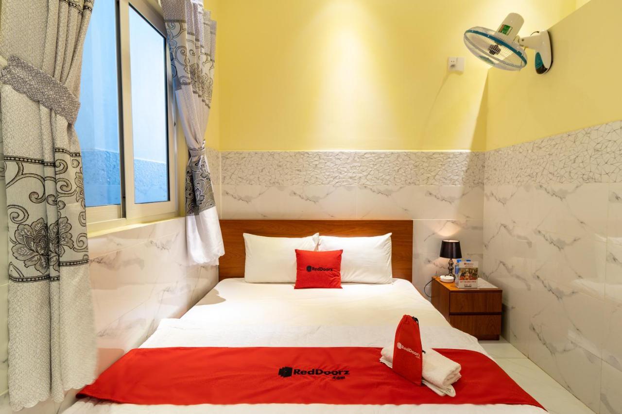 เรดดอร์ซ เนียร์ อีทาวน์ 4 Hotel โฮจิมินห์ซิตี้ ภายนอก รูปภาพ
