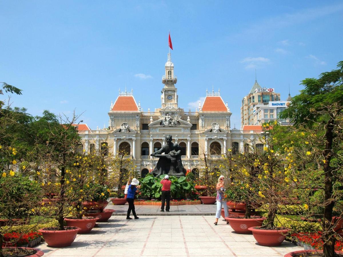 เรดดอร์ซ เนียร์ อีทาวน์ 4 Hotel โฮจิมินห์ซิตี้ ภายนอก รูปภาพ