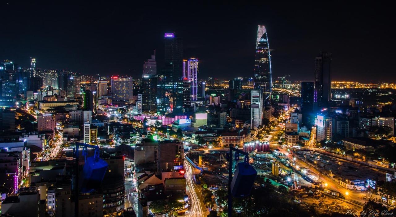 เรดดอร์ซ เนียร์ อีทาวน์ 4 Hotel โฮจิมินห์ซิตี้ ภายนอก รูปภาพ